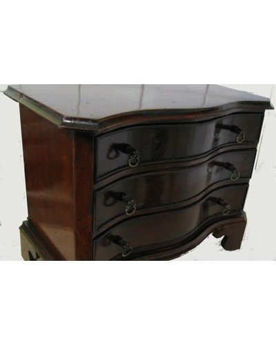 Chippendale Serpentine chest