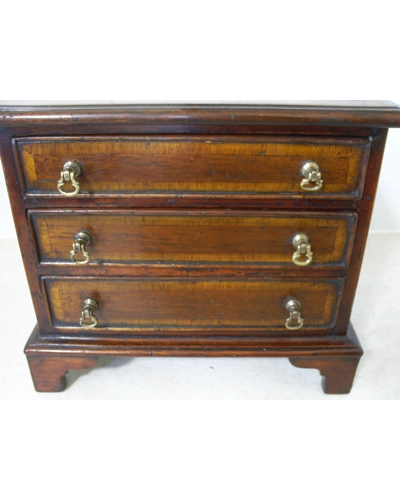 Georgain chest of drawers