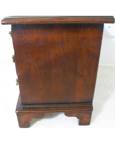 Georgain chest of drawers