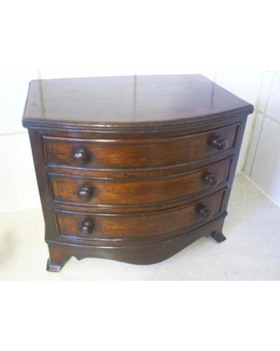 Bow front chest in mahogany