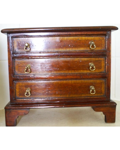 Georgain chest of drawers