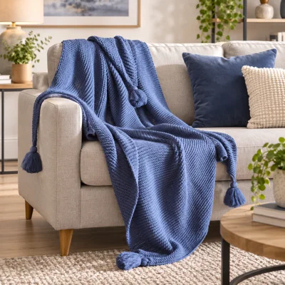 Knitted Throw with Tass..