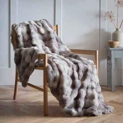 Luxurious Faux Fur Throw Grey