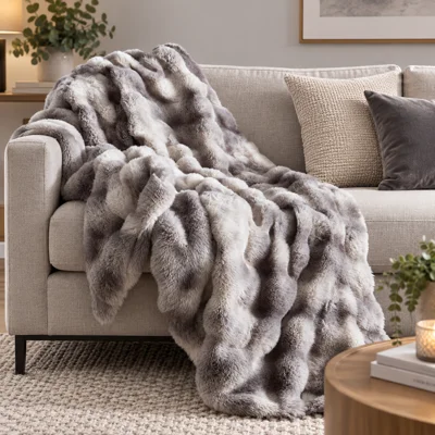 Luxurious Faux Fur Thro..