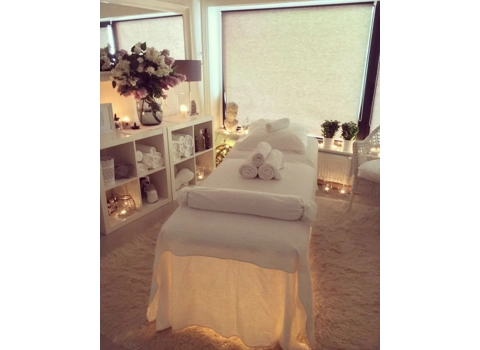 Heaven Massage Table with Cotton Towels