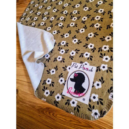 Green Meadow Daisy Fleece Dog Blanket