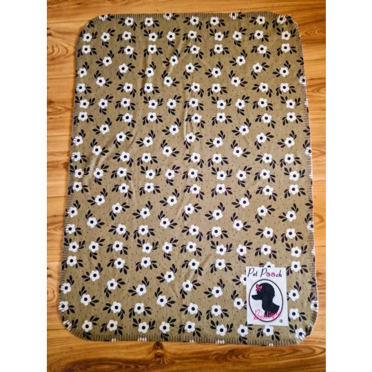 Green Meadow Daisy Fleece Dog Blanket