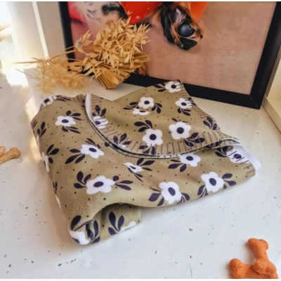 Green Meadow Daisy Fleece Dog Blanket Green Meadow Daisy Fleece Dog Blanket