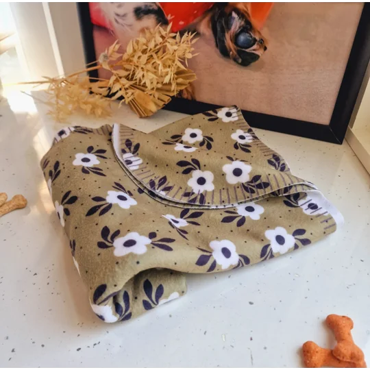 Green Meadow Daisy Fleece Dog Blanket