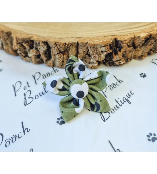 Green Meadow Daisy Flower Collar Attachment