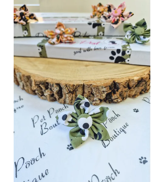 Green Meadow Daisy Flower Collar Attachment