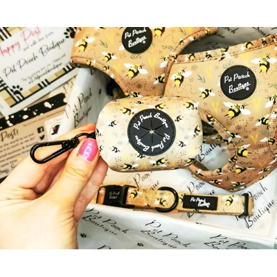 Honey Bumble Bee Poo Bag Holder