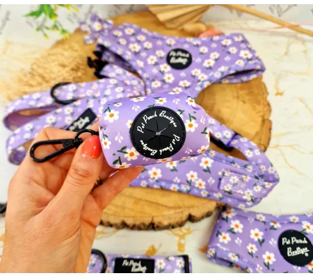 Lucky Little Lavender Daisies Poo Bag Holder