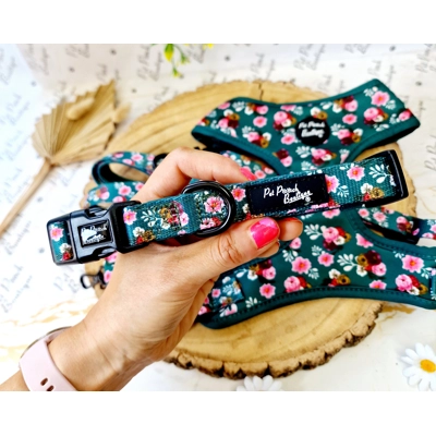 Vintage Clover Green Peonies Dog Collar Vintage Clover Green Peonies Dog Collar