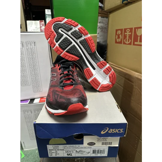Asics Gel-Nimbus 19 Size 9UK- Black/Vermilion