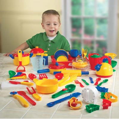 PRETEND & PLAY KITCHEN SET