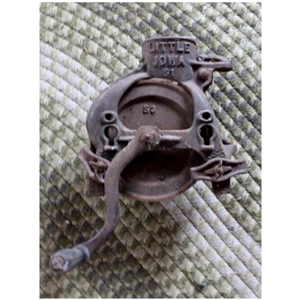 Vintage Cast Iron Little Iowa Cranked Corn Sheller S2