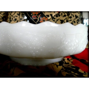 Anchor Hocking Fire King Grapes on the Vine Milk Glass Fru..