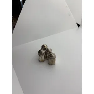Mini salt & Pepper shakers