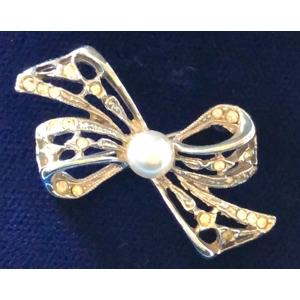 Pearl and Crystal Marquset