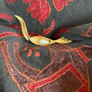 Faux Pearl and Gold Plate Brooch