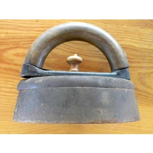 Vintage Beveland Sad Iron