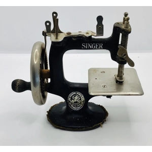 Miniature Toy Singer Sewing Machine