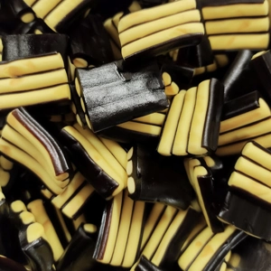 Maku laku Banana Liquorice Stripes - Makulaku Sweets
