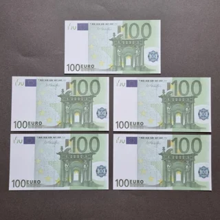 Movie banknotes 100 eur..