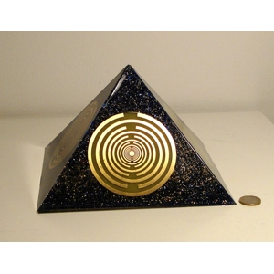 Πανίσχυρη giant πυραμίδ..