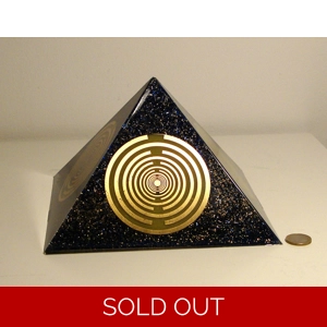 Πανίσχυρη giant πυραμίδ..