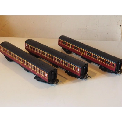 Triang Hornby 00 guage 3 LMS Caledonian passenger Coaches