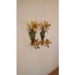 Floral single arm wall light..
