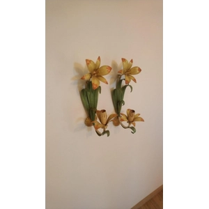 Floral single arm wall light..