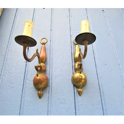 Vintage French set of two table lamps and a wall lamp in toleware with metal bases and delicate opaline tulip lampshades