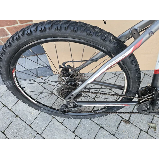 Carrera Vengeance Hardtail Bike. 20 inch Frame. 26 Inch Wheels. Reconditioned.