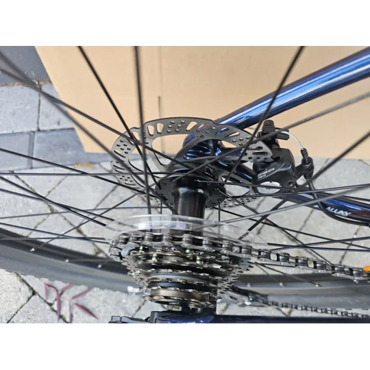 Giant Talon 5 Mountain Bike. 27.5 Wheels. Large Frame. Mint unused Condition.
