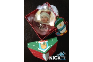 Christmas Ornament / Boule d.. Christmas Ornament / Boule d..