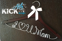 Hanger - Personalized / Cintre personnalisé