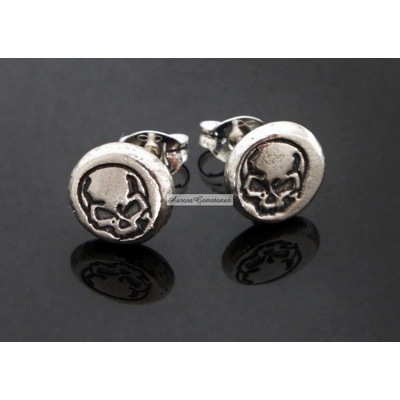 Skull Stud Earrings title=