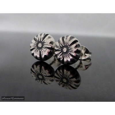 Flower Stud Earrings title=