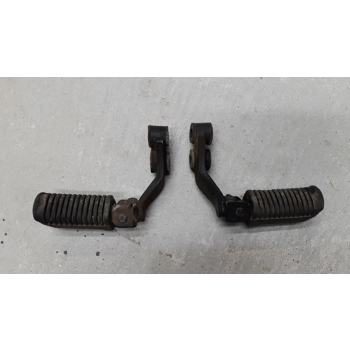 1980-82 Yamaha SR250 Exciter Driver Foot Pegs and Brackets 3Y6-27420-00-R4 3Y6-27410-00-R4