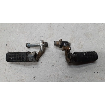 1982-83 Yamaha XJ750 Maxim Driver Foot Pegs 15R-27410-00-93 15R-27420-00-93