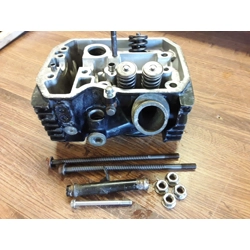 1983-84 Honda VT500FT Ascot VT500C Shadow Front Cylinder Head 12200-MF5-305 14751-MF5-003