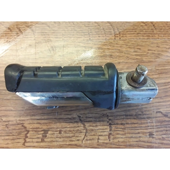 1983-85 Honda VF700F VF750F VF1000F Interceptor Right Passenger Foot Peg 50636-MB2-000 50635-MB2-000