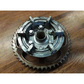 1977-80 Suzuki GS550E Sprocket Carrier and Sprocket 64611-31000 64511-47600