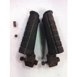 1986-88 Yamaha FZ600 Fazer Passenger Foot Pegs - Pair 46X-27441-00 46X-27431-00 2GH-27413-00