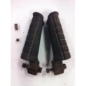 1986-88 Yamaha FZ600 Fazer Passenger Foot Pegs - Pair 46X-27441-00 46X-27431-00 2GH-27413-00