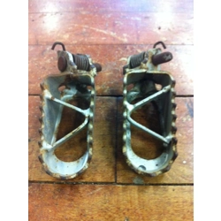 1989-97 Kawasaki KX80 KX100 Foot Pegs - Pair 34028-1327 34028-1326