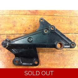 1982-84 Kawasaki KZ700A KZ750L KZ750R Right Brake Pedal Foot Peg Muffler Mounting Bracket 35011-1122